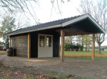 Overdekt terras en tuinhuis in één.